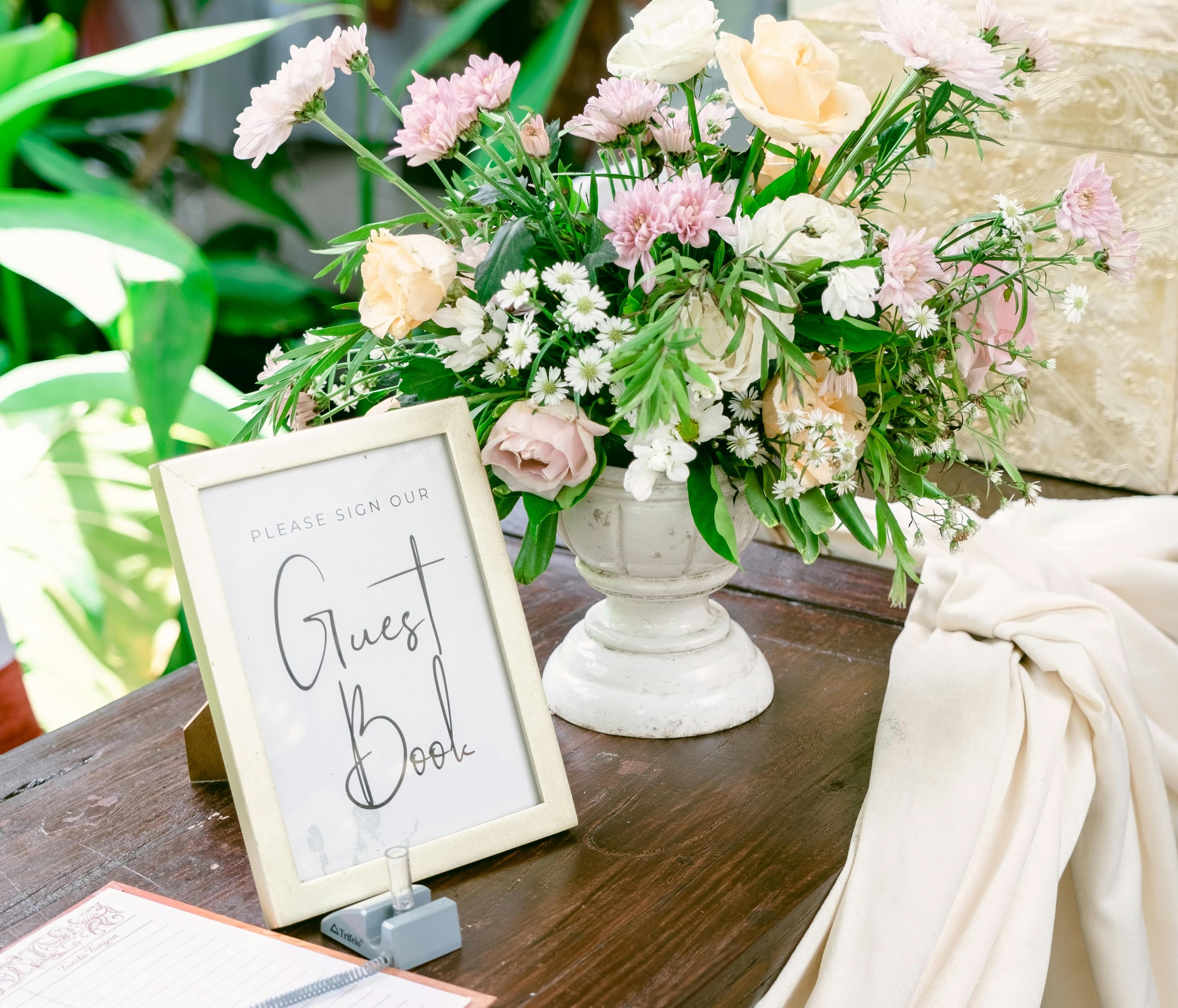 Top digital wedding guest books 2025